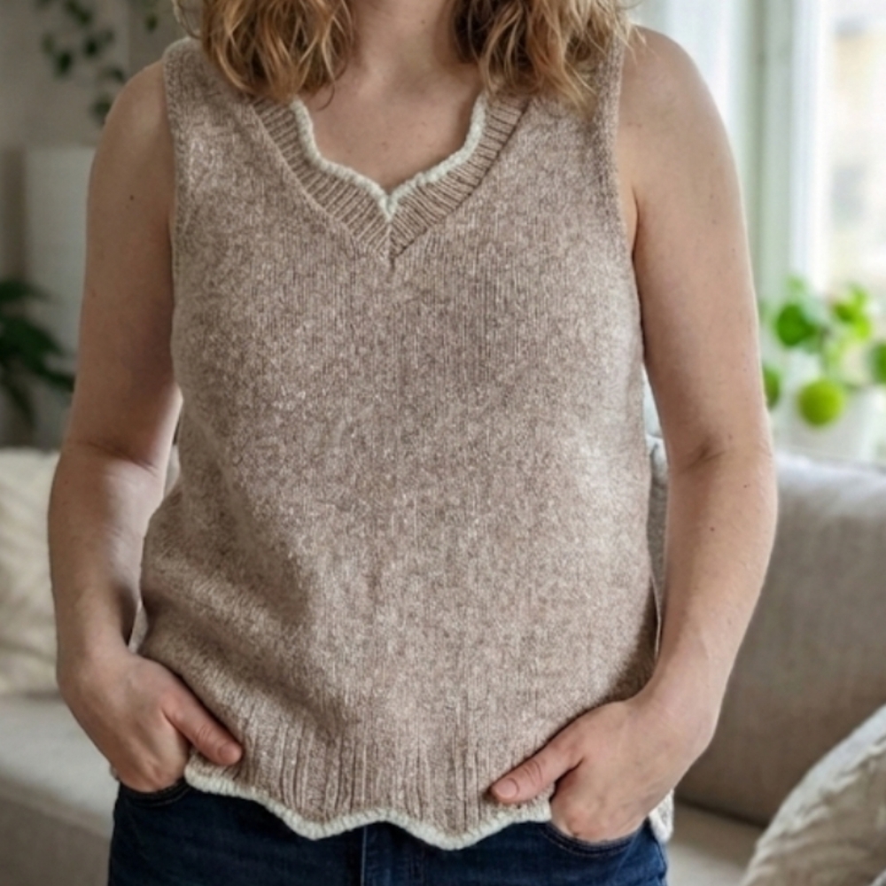 EUC Shein Size Large Dazy Scallop Trim Oatmeal Sweater Vest!